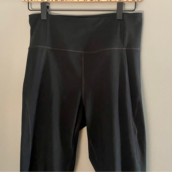 GIRLFRIEND COLLECTIVE | High Waist Compressive Capri Length Crop Black Legging - Picture 4 of 7